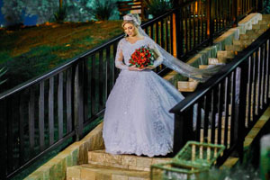 Amazon Eventos Casamento ao Ar Livre em Maringá Noiva Descendo as Escadas